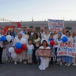 С песнями и караваем встретили героя из Бердска на вокзале Новосибирска