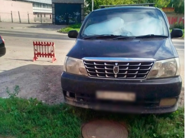 Ликвидировать подпоры мешают неудачно припаркованные автомобили в Бердске