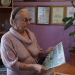 Семья из Северного микрорайона в Бердске страдает от мусора и запаха мертвых птиц