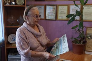 Семья из Северного микрорайона в Бердске страдает от мусора и запаха мертвых птиц