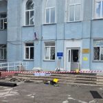 Ремонтируют входную зону управления образования в Бердске