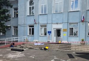 Ремонтируют входную зону управления образования в Бердске