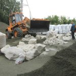 В Бердске готовятся к зиме – закупают песок и соль для обработки дорог