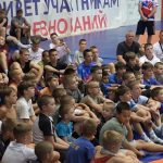 В Бердске тренирующихся борцов приветствовал Александр Карелин