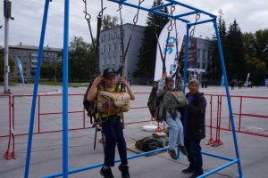 В День города бердчане посвятили выставку столетию парашютиста Андреева
