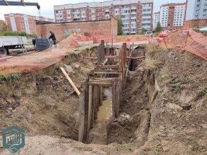 Работы по замене коллектора на улице Рогачева в Бердске продляются