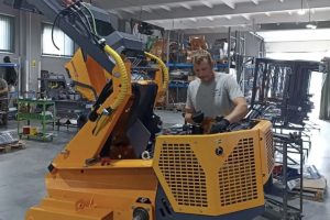 Конкурента китайских погрузчиков с аккумулятором создали в Новосибирске