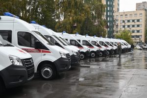 Ключи от новых «ГАЗелей» вручили бригадам скорой медицинской помощи