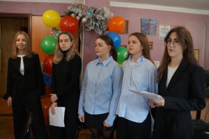 Педагоги школы №3 «Пеликан» поблагодарили газету за сотрудничество