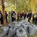 Студенты Бердского политеха вышли на осенний субботник