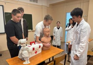 В школах Бердска студенты медколледжа провели «Уроки безопасности»
